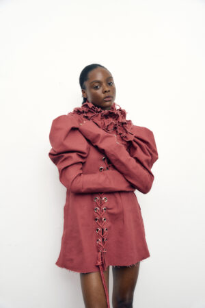 Vestido corto bordó Invocatoria