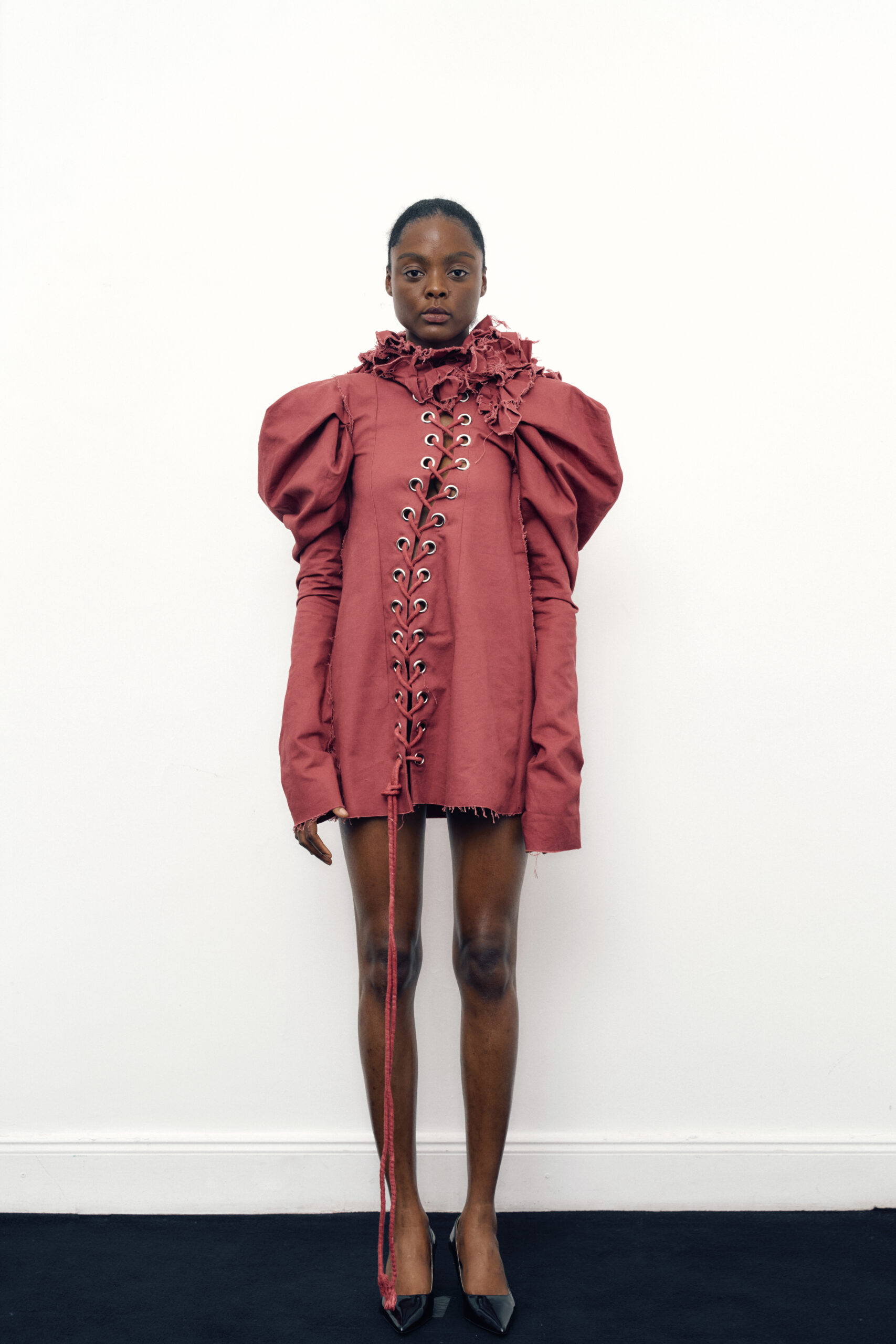 Vestido corto bordó Invocatoria - Imagen 3