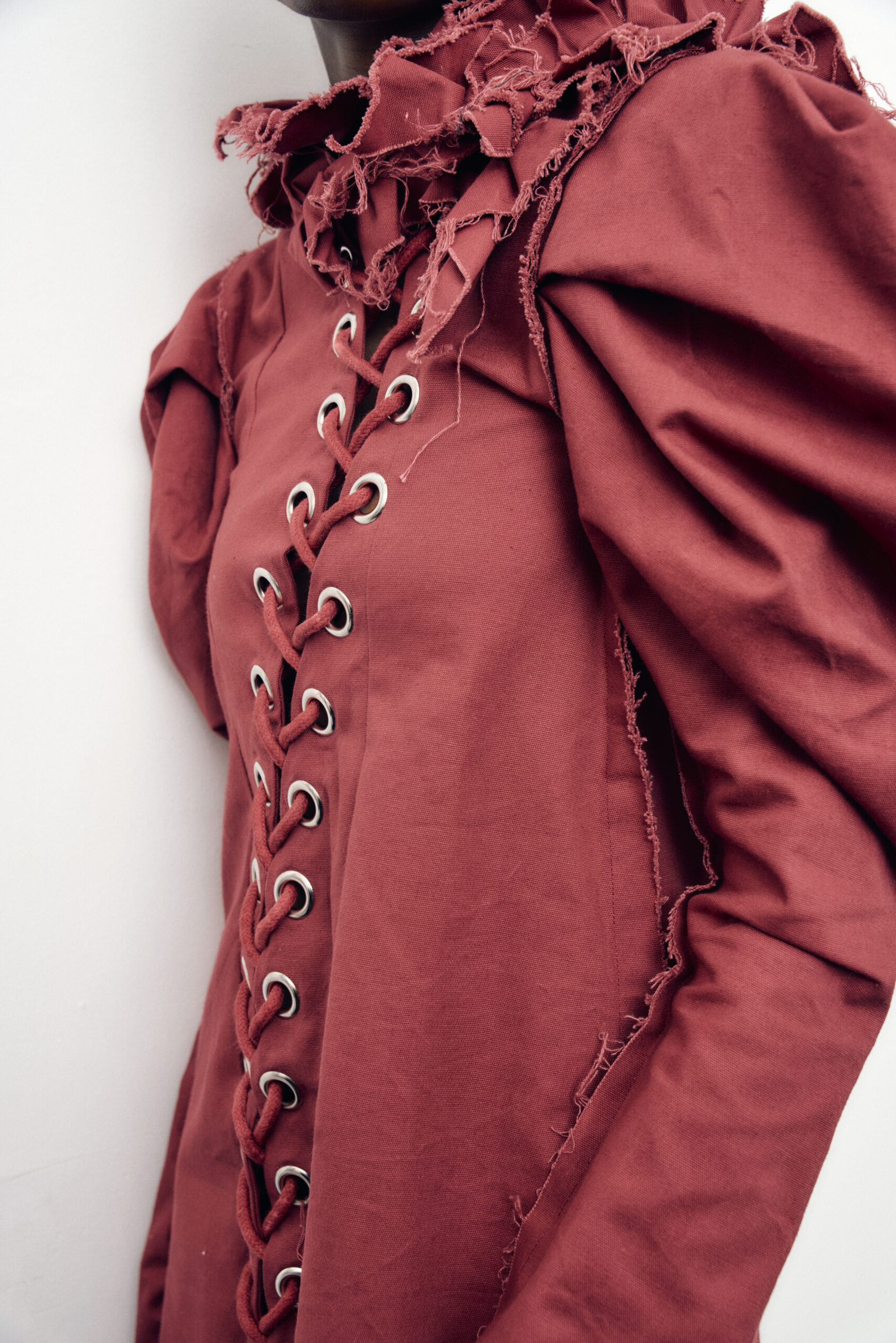 Vestido corto bordó Invocatoria - Imagen 2